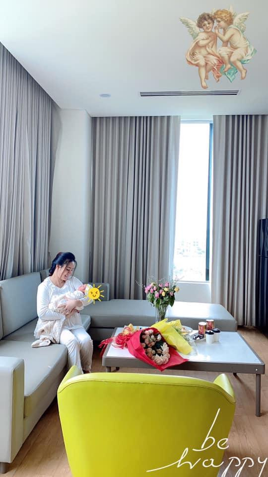 Vy Oanh tái xuất sau sinh, ngoại hình gái 3 con gây chú ý - Hình 4 Vy Oanh tai xuat sau sinh, ngoai hinh gai 3 con gay chu y-Hinh-4