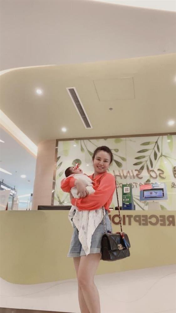 Vy Oanh tái xuất sau sinh, ngoại hình gái 3 con gây chú ý Vy Oanh tai xuat sau sinh, ngoai hinh gai 3 con gay chu y