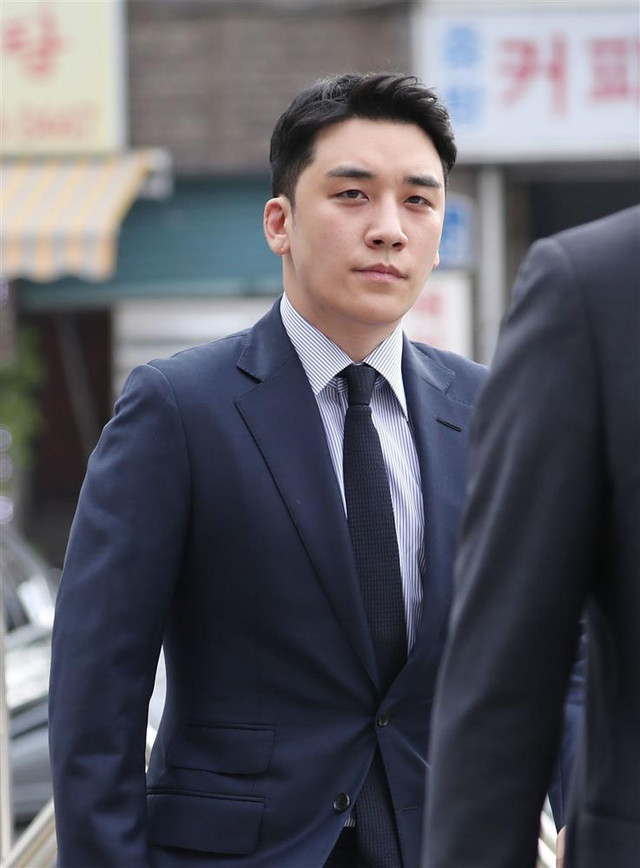 Seungri BigBang bị tuyên án 3 năm tù, nộp phạt 21 tỷ Seungri BigBang bi tuyen an 3 nam tu, nop phat 21 ty