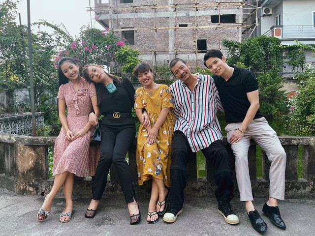 "Hương vị tình thân" lộ clip đám cưới Long - Nam, ông Sinh góp mặt - Hình 3 "Hương vị tình thân" lộ clip đám cưới Long - Nam, ông Sinh góp mặt ảnh 3