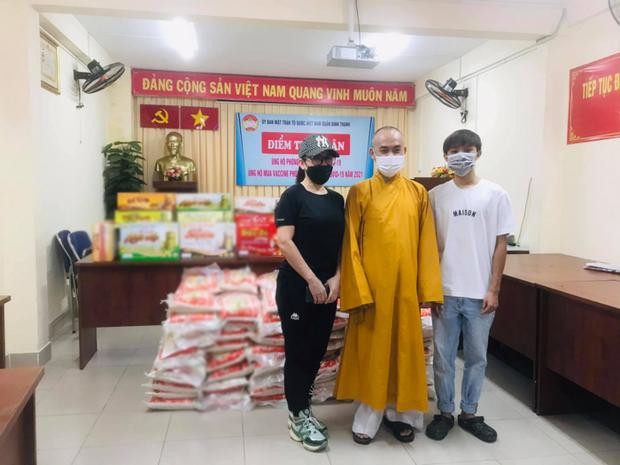 Thực hư Phi Nhung nhiễm COVID-19, là F0 mà đi muôn nơi - Hình 4 Thuc hu Phi Nhung nhiem COVID-19, la F0 ma di muon noi-Hinh-4