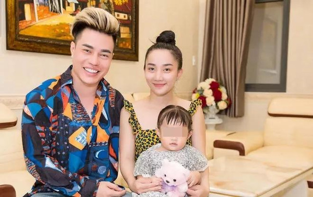 Vợ Lê Dương Bảo Lâm bị chỉ trích để con ngồi ghế lái ô tô - Hình 8 Vo Le Duong Bao Lam bi chi trich de con ngoi ghe lai o to-Hinh-8