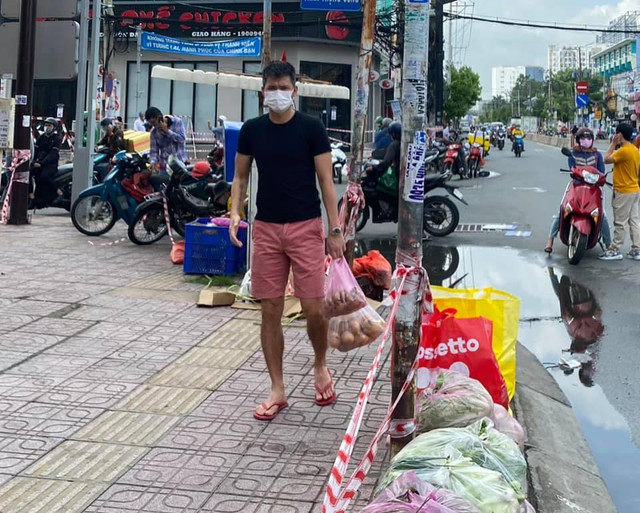 Công Vinh than "đời bất công" khi giúp Thủy Tiên từ thiện - Hình 4 Cong Vinh than
