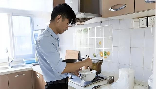 Cô gái cao 68cm lấy chồng điển trai 1m68 - Hình 2 Co gai cao 68cm lay chong dien trai 1m68-Hinh-2