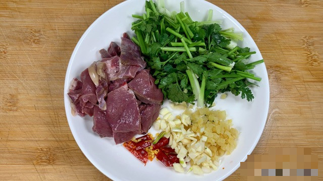 Bộ phận mạnh nhất của con heo, giúp dưỡng tâm, an thần - Hình 3 Bo phan manh nhat cua con heo, giup duong tam, an than-Hinh-3