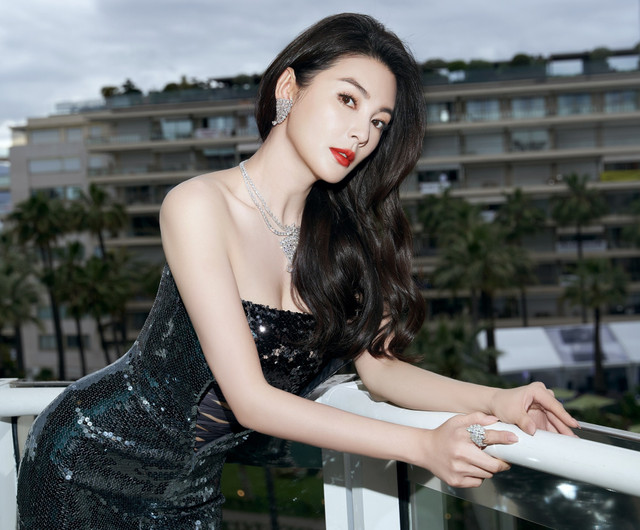 Chân dung mỹ nhân khiến giới giải trí Trung Quốc chao đảo - Hình 4 Chan dung my nhan khien gioi giai tri Trung Quoc chao dao-Hinh-4