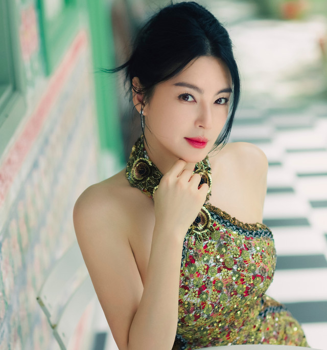 Chân dung mỹ nhân khiến giới giải trí Trung Quốc chao đảo Chan dung my nhan khien gioi giai tri Trung Quoc chao dao