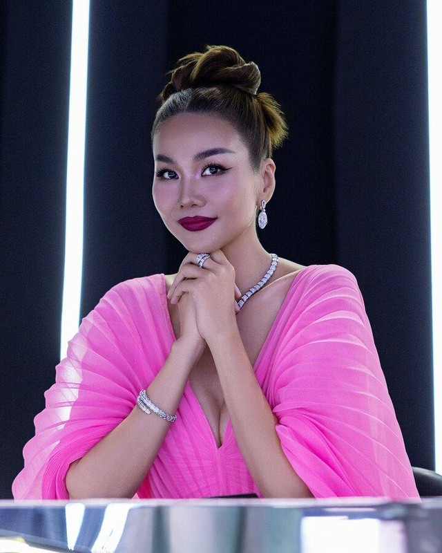 Giám khảo thứ 6 chấm điểm Kỳ Duyên ở Miss Universe Vietnam là ai? - Hình 5 Giam khao thu 6 cham diem Ky Duyen o Miss Universe Vietnam la ai?-Hinh-5