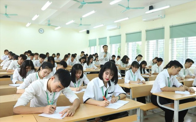 Chính phủ "chốt" tăng học phí đại học Chinh phu