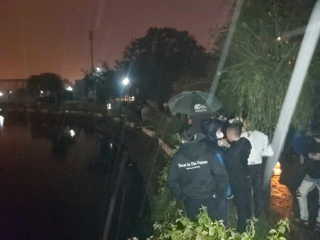 Triệu tập nhóm học sinh liên quan vụ nam sinh lớp 12 tử vong dưới hồ Trieu tap nhom hoc sinh lien quan vu nam sinh lop 12 tu vong duoi ho