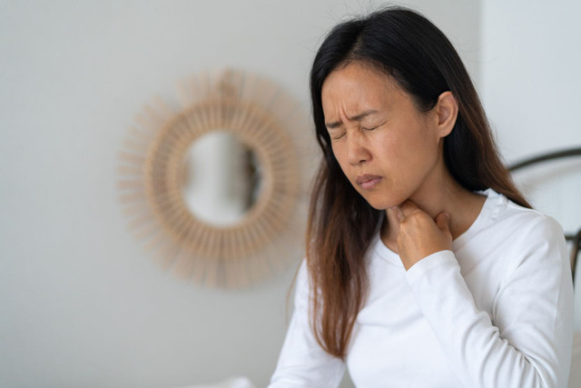 Cảm giác nghẹn ở họng có thể cảnh báo bệnh nghiêm trọng Cam giac nghen o hong co the canh bao benh nghiem trong