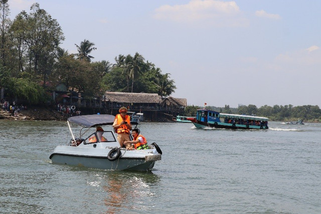 Nguyên nhân vụ lật thuyền trên sông Đồng Nai khiến 1 người tử vong - Hình 2 Nguyen nhan vu lat thuyen tren song Dong Nai khien 1 nguoi tu vong-Hinh-2