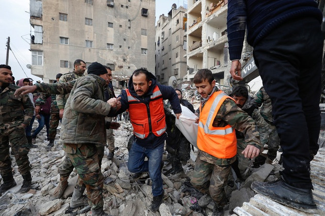 Hơn 7.800 người chết do động đất ở Thổ Nhĩ Kỳ-Syria Hon 7.800 nguoi chet do dong dat o Tho Nhi Ky-Syria