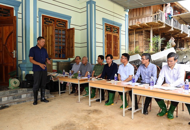 Phó Thủ tướng Lê Thành Long thị sát vùng ngập lụt, thăm hỏi người dân Sơn La - Hình 8 Pho Thu tuong Le Thanh Long thi sat vung ngap lut, tham hoi nguoi dan Son La-Hinh-8