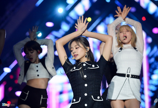 Nhiều show Kpop thua lỗ và tranh cãi trước ngày BlackPink tới Hà Nội - Hình 7 Nhieu show Kpop thua lo va tranh cai truoc ngay BlackPink toi Ha Noi-Hinh-7