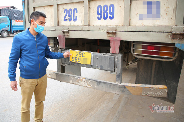 Trước giờ 'G', chủ xe kinh doanh vận tải 'rồng rắn' đi đổi biển số màu vàng - Hình 7 Truoc gio 'G', chu xe kinh doanh van tai 'rong ran' di doi bien so mau vang-Hinh-7
