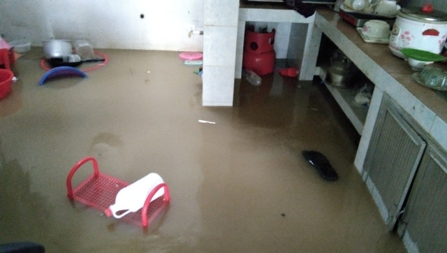Gượng dậy sau dịch, mưa lũ lịch sử khiến người miền Trung thêm trắng tay - Hình 5 Guong day sau dich, mua lu lich su khien nguoi mien Trung them trang tay-Hinh-5