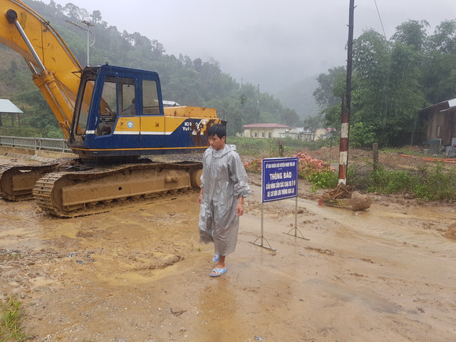 Gượng dậy sau dịch, mưa lũ lịch sử khiến người miền Trung thêm trắng tay - Hình 2 Guong day sau dich, mua lu lich su khien nguoi mien Trung them trang tay-Hinh-2