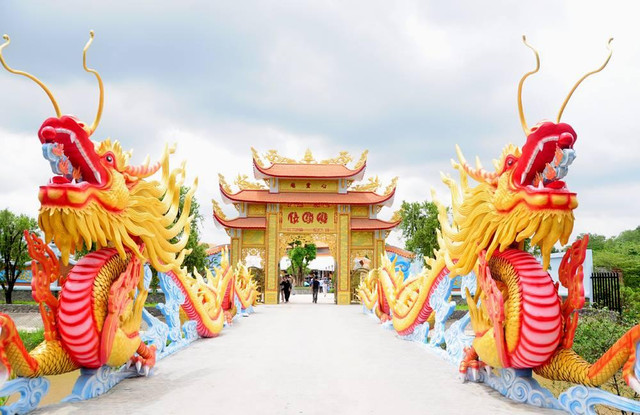 Sự thật Đền thờ Tổ nghiệp của Hoài Linh bị Google Maps đổi tên - Hình 5 Su that Den tho To nghiep cua Hoai Linh bi Google Maps doi ten-Hinh-5