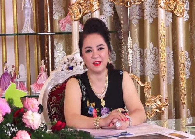 Bà Phương Hằng lật tẩy "Phi Phi cô nương", Phi Nhung lên tiếng Ba Phuong Hang lat tay