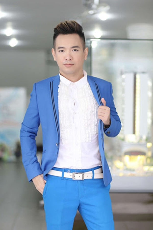 Ca sĩ Việt Quang viêm phổi nặng nhập viện, sốt liên tục, mê sảng - Hình 3 Ca si Viet Quang viem phoi nang nhap vien, sot lien tuc, me sang-Hinh-3