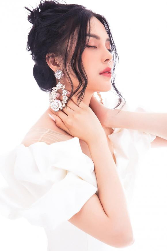Động thái của Lily Chen giữa nghi vấn "chung bồ" với Ngọc Trinh Dong thai cua Lily Chen giua nghi van