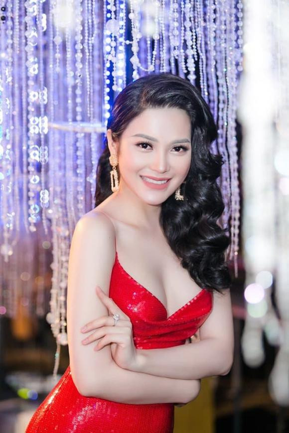 Động thái của Lily Chen giữa nghi vấn "chung bồ" với Ngọc Trinh - Hình 4 Dong thai cua Lily Chen giua nghi van