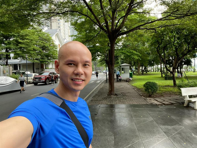 Sự thật bức ảnh Phan Đinh Tùng được Võ Hoàng Yên chữa bệnh - Hình 2 Su that buc anh Phan Dinh Tung duoc Vo Hoang Yen chua benh-Hinh-2