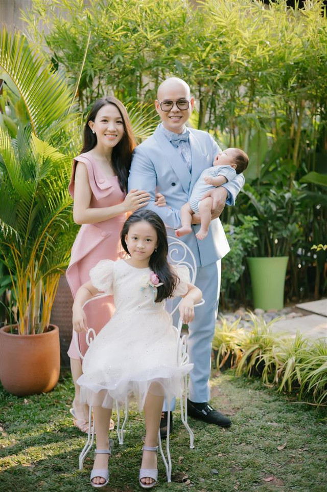 Sự thật bức ảnh Phan Đinh Tùng được Võ Hoàng Yên chữa bệnh - Hình 4 Su that buc anh Phan Dinh Tung duoc Vo Hoang Yen chua benh-Hinh-4