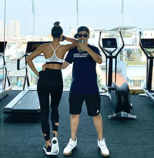 H'Hen Niê yêu lại từ đầu nhiếp ảnh gia hơn 3 tuổi? - Hình 6 H'Hen Nie yeu lai tu dau nhiep anh gia hon 3 tuoi?-Hinh-6