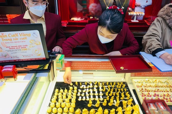 Giá vàng hôm nay 15/3: Vàng lao dốc, dài hạn có thể lên 100 triệu đồng/lượng Gia vang hom nay 15/3: Vang lao doc, dai han co the len 100 trieu dong/luong