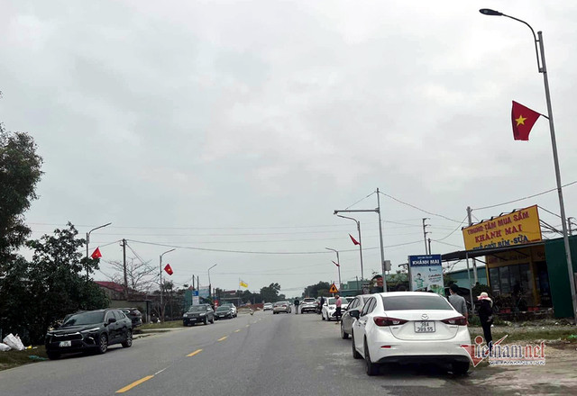 Dân tỉnh nghèo mua ô tô nhiều: Người ta đi xe sang, mình cũng sắm một chiếc - Hình 2 Dan tinh ngheo mua o to nhieu: Nguoi ta di xe sang, minh cung sam mot chiec-Hinh-2