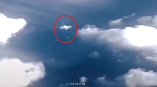 Thực hư video ghi lại chuyến bay MH370 biến mất trên bầu trời? - Hình 2 Thuc hu video ghi lai chuyen bay MH370 bien mat tren bau troi?-Hinh-2