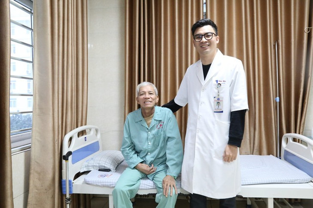 Người đàn ông mắc 2 bệnh ung thư bất ngờ với kết quả xạ trị - Hình 2 Nguoi dan ong mac 2 benh ung thu bat ngo voi ket qua xa tri-Hinh-2