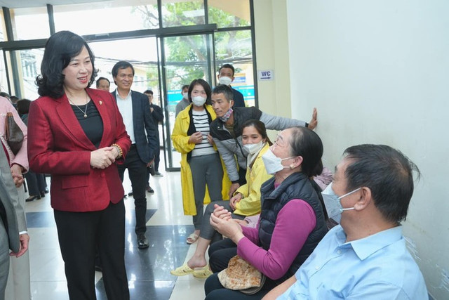 Ghép 2 lá phổi “cứu” nữ sinh bị bệnh phổi đục lỗ hiếm gặp - Hình 2 Ghep 2 la phoi “cuu” nu sinh bi benh phoi duc lo hiem gap-Hinh-2