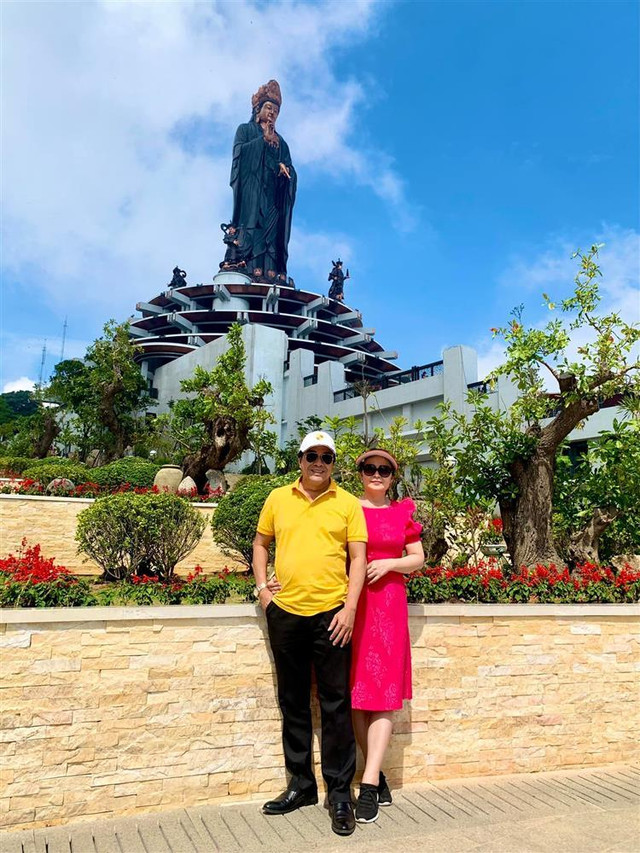 Bố mẹ chồng Lê Âu Ngân Anh sống sang chảnh, du lịch khắp nơi - Hình 6 Bo me chong Le Au Ngan Anh song sang chanh, du lich khap noi-Hinh-6