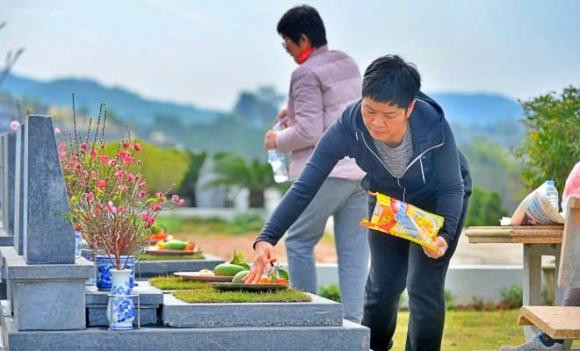 Thứ gì trên mộ tổ tiên bảo vệ gia nghiệp hưng vượng? - Hình 3 Thu gi tren mo to tien bao ve gia nghiep hung vuong?-Hinh-3