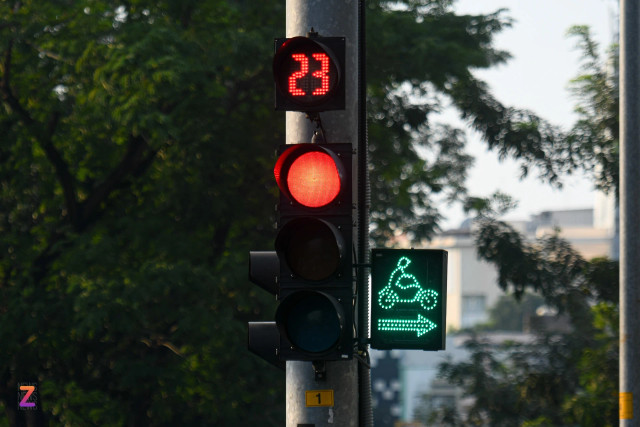 Hình ảnh khác lạ của giao thông TP.HCM - Hình 17 Hinh anh khac la cua giao thong TP.HCM-Hinh-17