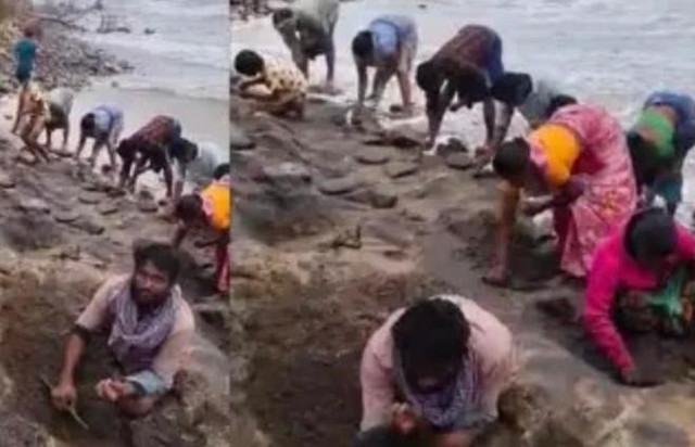 Vàng bạc trôi dạt vào bờ biển, dân làng vớ bẫm Vang bac troi dat vao bo bien, dan lang vo bam