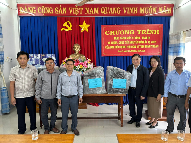 Chủ tịch Phan Xuân Dũng chúc Tết Nguyên đán 2025 tại tỉnh Ninh Thuận - Hình 5 Chu tich Phan Xuan Dung chuc Tet Nguyen dan 2025 tai tinh Ninh Thuan-Hinh-5