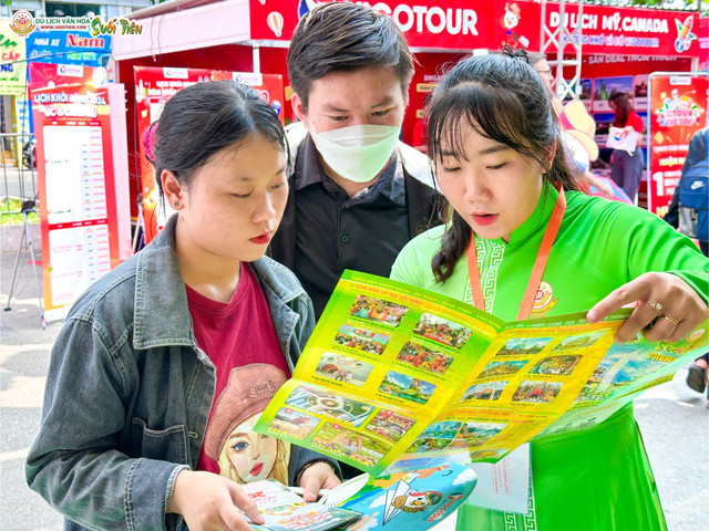 Dạo quanh một vòng Việt Nam tại Ngày hội Du lịch TP.HCM - Hình 7 Dao quanh mot vong Viet Nam tai Ngay hoi Du lich TP.HCM-Hinh-7