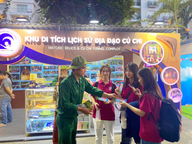 Dạo quanh một vòng Việt Nam tại Ngày hội Du lịch TP.HCM - Hình 3 Dao quanh mot vong Viet Nam tai Ngay hoi Du lich TP.HCM-Hinh-3