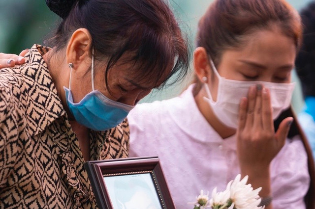 Bạo hành bé gái tử vong, cha và người tình hầu tòa phúc thẩm - Hình 2 Bao hanh be gai tu vong, cha va nguoi tinh hau toa phuc tham-Hinh-2