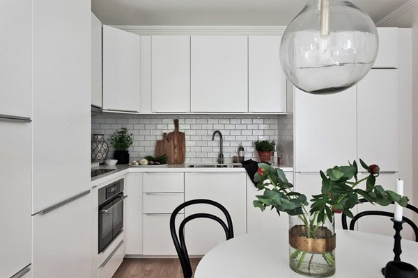 Căn hộ 31m2 sử dụng gam màu trắng giúp không gian thoáng rộng - Hình 4 Can ho 31m2 su dung gam mau trang giup khong gian thoang rong-Hinh-4