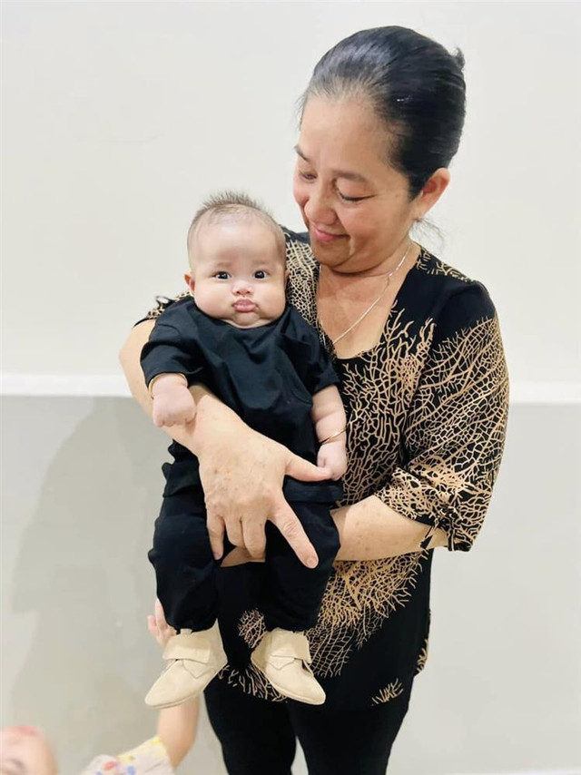 Con lớn nhanh, Lê Dương Bảo Lâm 'có lúc tưởng vợ ôm thằng nào' Con lon nhanh, Le Duong Bao Lam 'co luc tuong vo om thang nao'