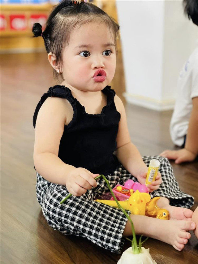 Con lớn nhanh, Lê Dương Bảo Lâm 'có lúc tưởng vợ ôm thằng nào' - Hình 8 Con lon nhanh, Le Duong Bao Lam 'co luc tuong vo om thang nao'-Hinh-8