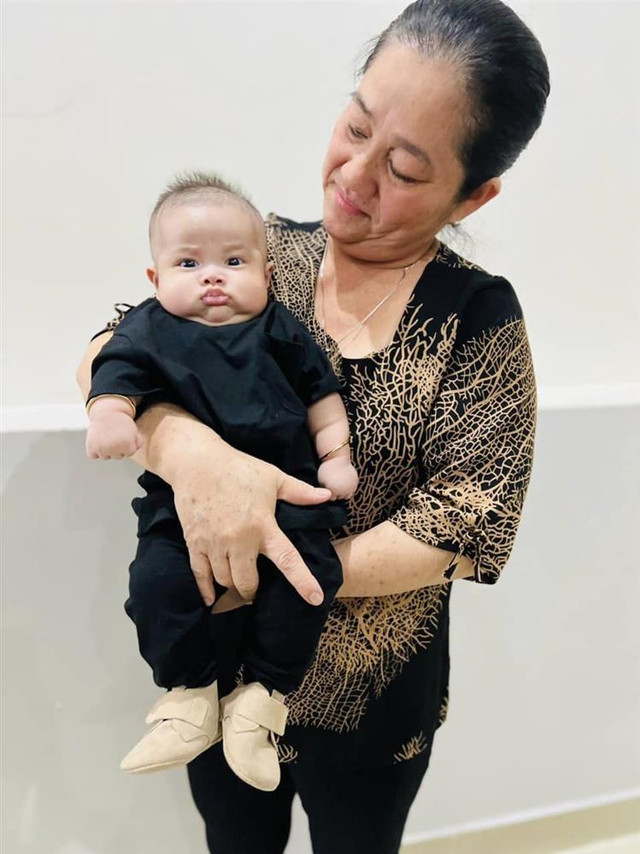 Con lớn nhanh, Lê Dương Bảo Lâm 'có lúc tưởng vợ ôm thằng nào' - Hình 3 Con lon nhanh, Le Duong Bao Lam 'co luc tuong vo om thang nao'-Hinh-3