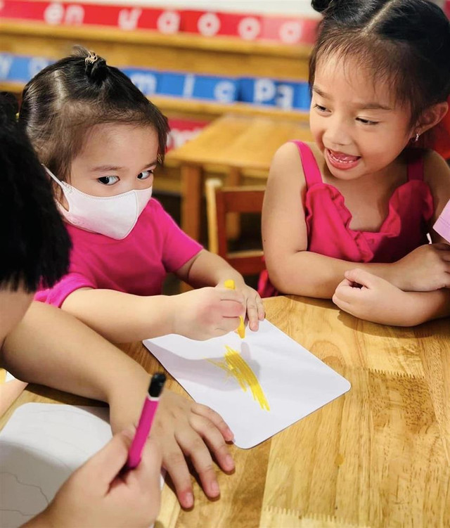 Con lớn nhanh, Lê Dương Bảo Lâm 'có lúc tưởng vợ ôm thằng nào' - Hình 9 Con lon nhanh, Le Duong Bao Lam 'co luc tuong vo om thang nao'-Hinh-9
