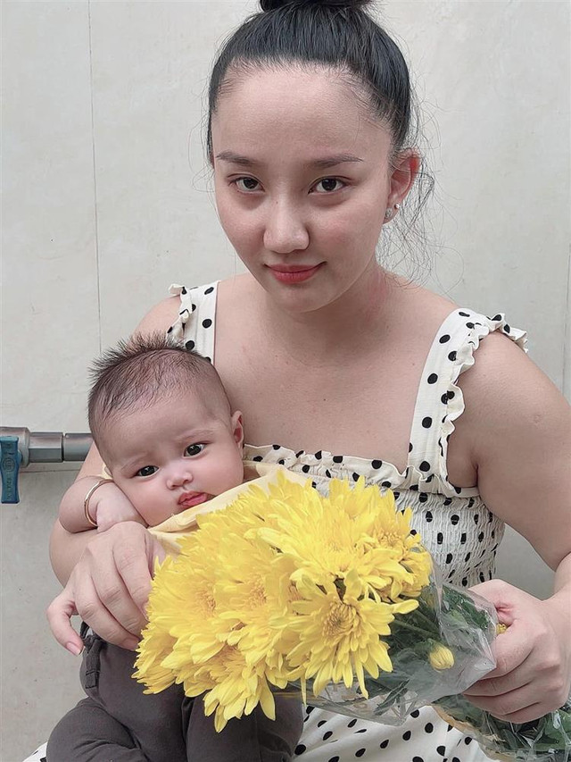Con lớn nhanh, Lê Dương Bảo Lâm 'có lúc tưởng vợ ôm thằng nào' - Hình 6 Con lon nhanh, Le Duong Bao Lam 'co luc tuong vo om thang nao'-Hinh-6