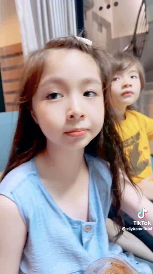 Con gái Elly Trần phản ứng ra sao giữa ồn ào của bố mẹ? - Hình 3 Con gai Elly Tran phan ung ra sao giua on ao cua bo me?-Hinh-3